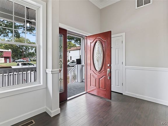 4th image of 2118 Edwards Ave