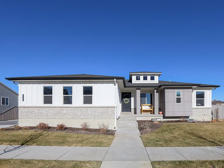 700 W 50 N — Photo 1