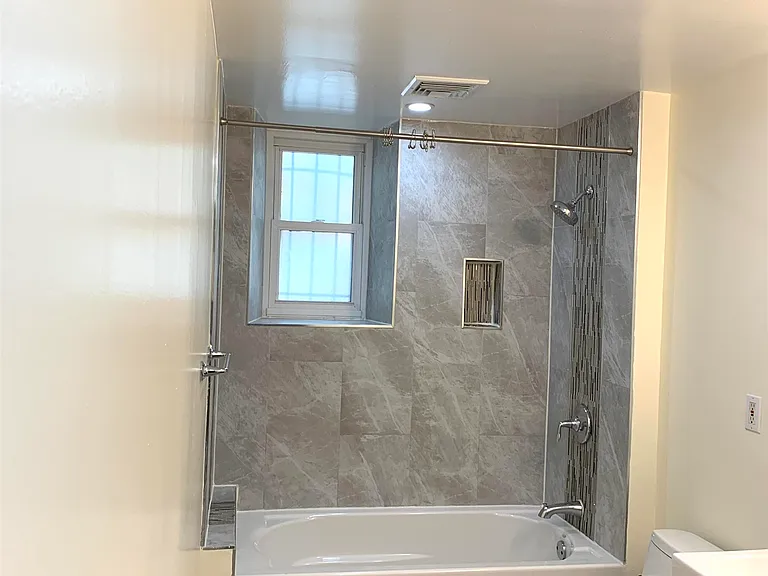 297 Montgomery St #1E — Photo 11
