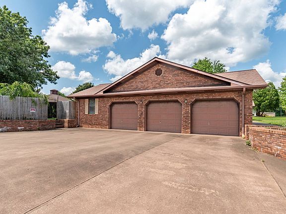 3rd image of 801 Lynnview Dr