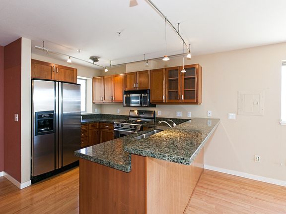 5th image of 950 Harrison St Unit 202