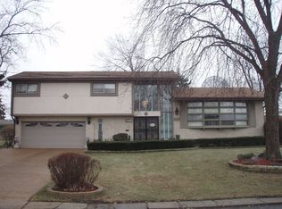 5663 N Manor Ln, Chicago, IL
