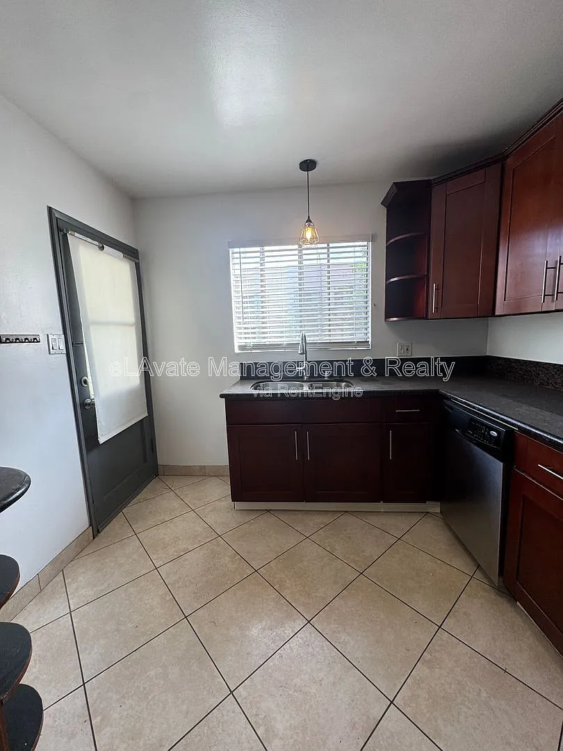 2 bed, 1.0 bath, 850 sqft, $2,395 — Photo 4