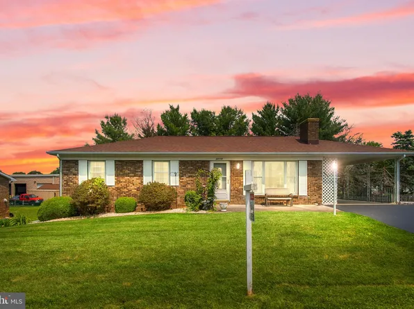22112 Pikeside Dr, Smithsburg, MD 21783