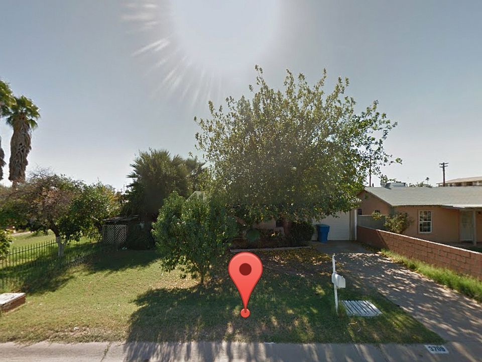 Front of property view from street