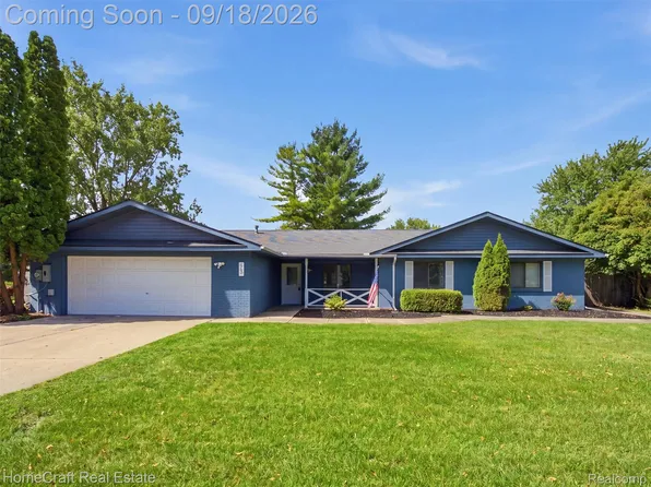 802 Tanager Trl, Howell, MI 48843
