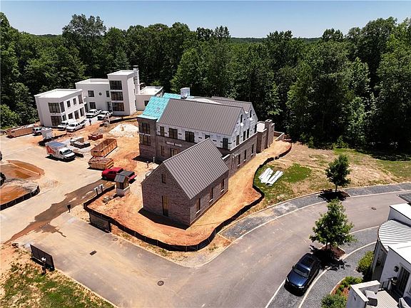 4th image of 110 Reed Way