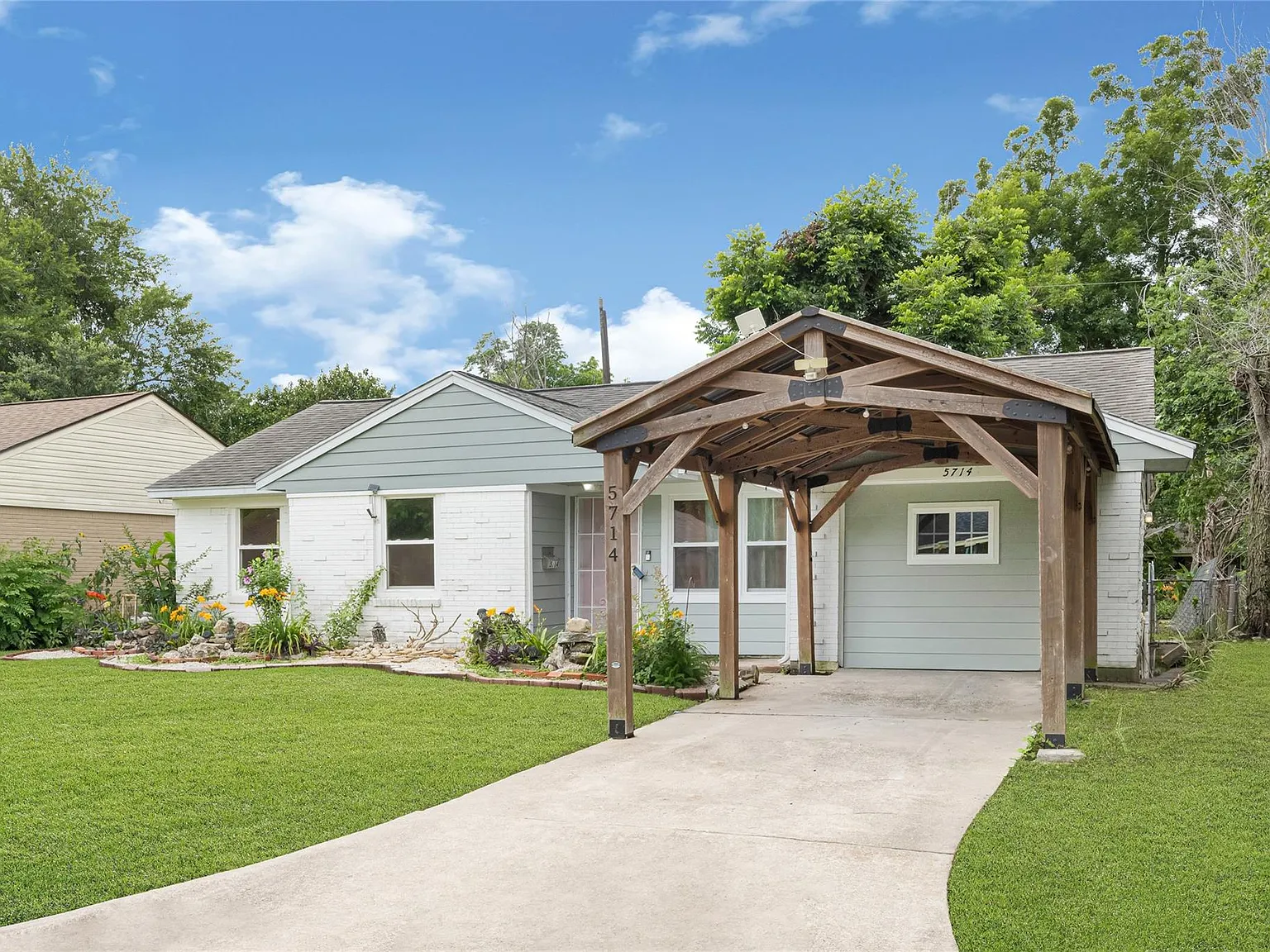 4 bed, 2.0 bath, 1100 sqft, $1,750 — Photo 1