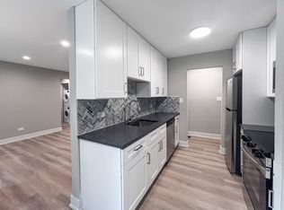 452 W Oakdale, Chicago, IL 60657