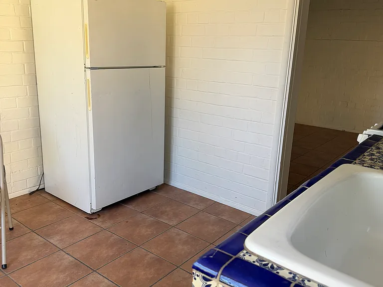 140 N Sierra Vista Dr — Photo 2