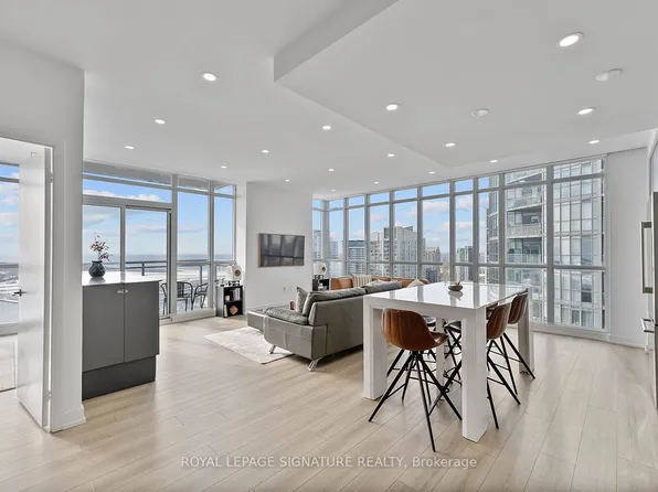 15 Iceboat Ter #4010, Toronto, ON M5V 4A5