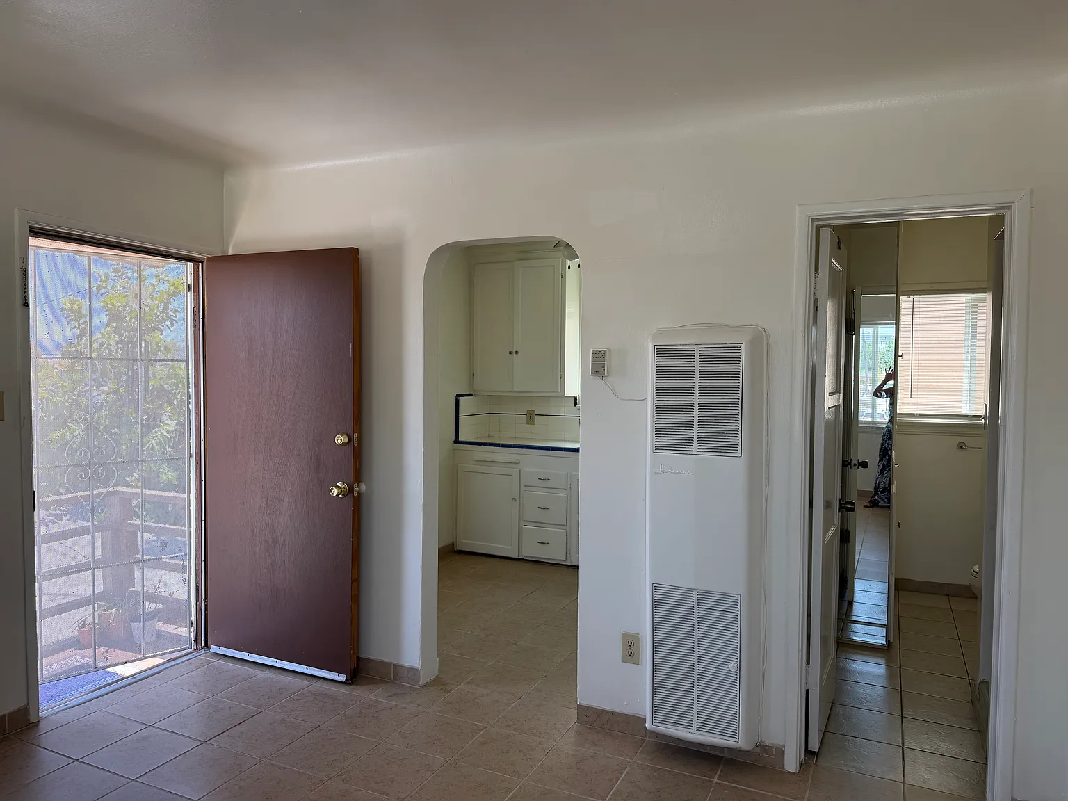 Studio, 350 sqft, $1,500 — Photo 2
