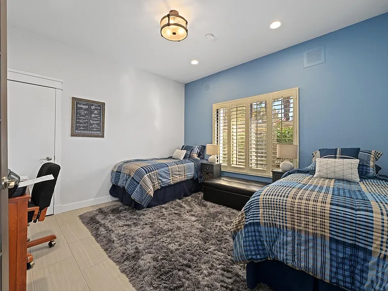 80709 Oak Tree — Photo 14