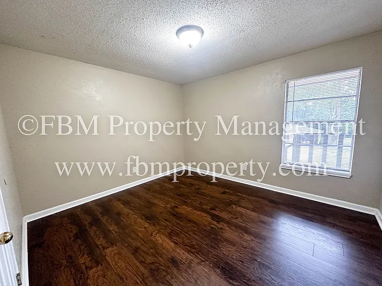2612 W Sycamore Ave #4 — Photo 8