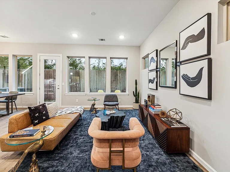 810 Glowing Dawn Dr — Photo 3