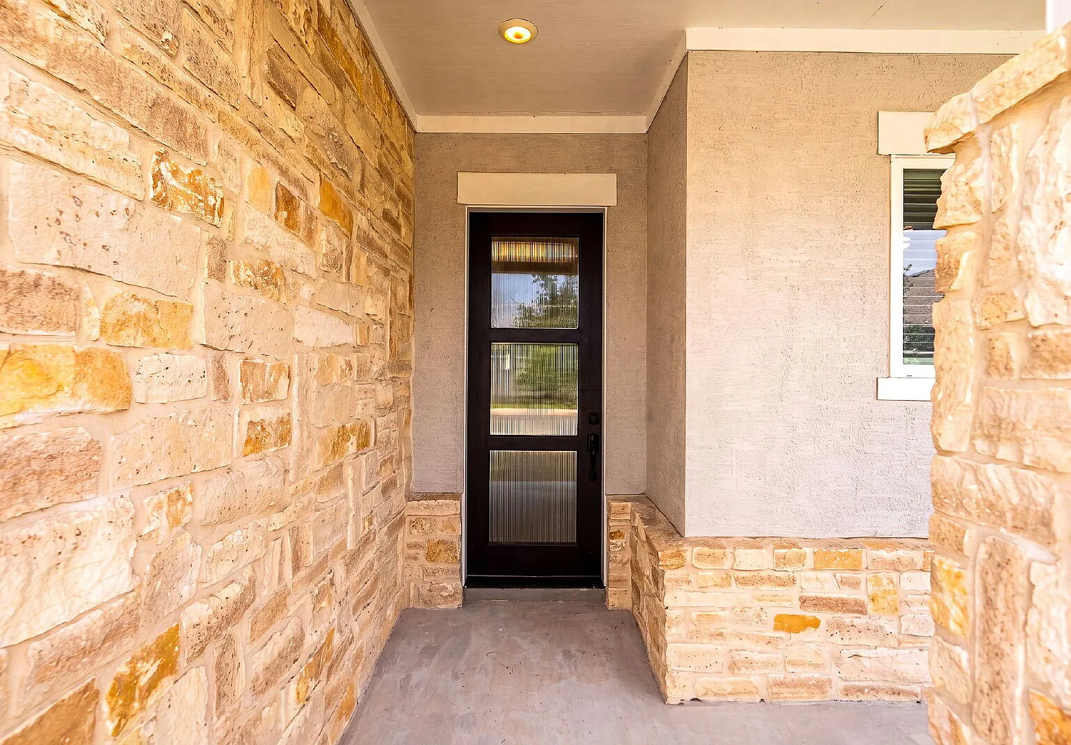 4 bed, 2.5 bath, 2700 sqft, $2,750 — Photo 4