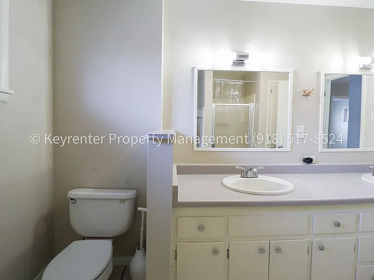 953 E 37th St S — Photo 24
