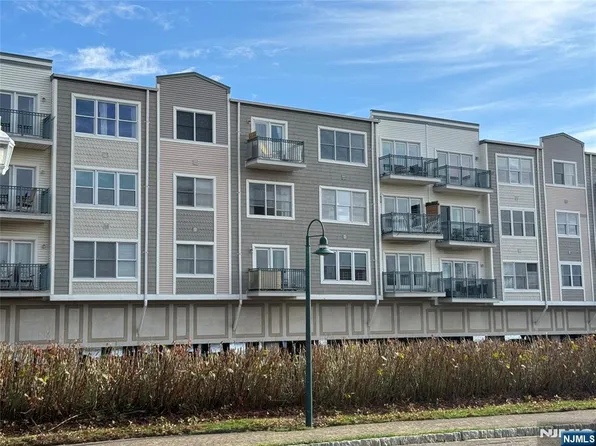 242 The Promenade #242, Edgewater, NJ 07020
