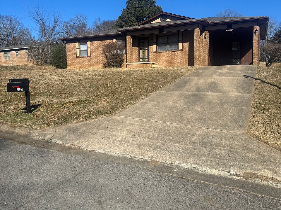 1st image of 2807 Madeline Dr
