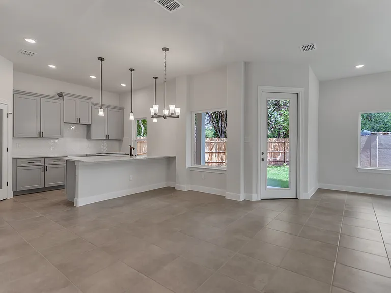 600 Park Cir — Photo 10