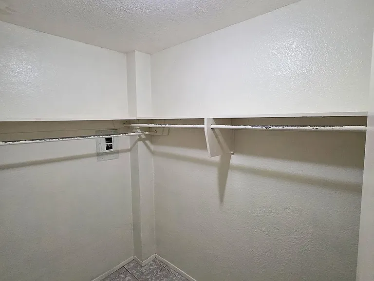 4056 Van Dyke Ave #2 — Photo 10