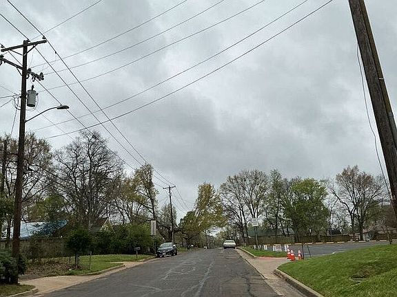 4th image of 612 S Confederate Ave