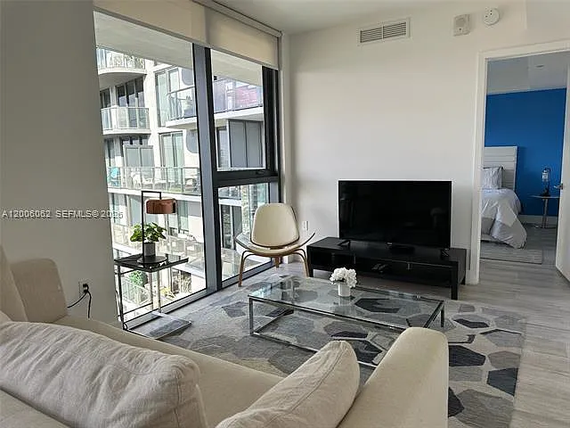121 NE 34th St #1915 — Photo 24