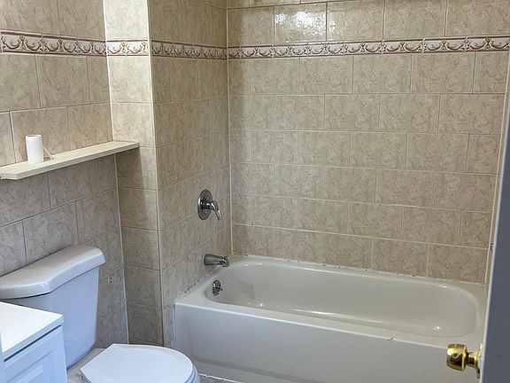 5th image of 2220 125th St Floor 2