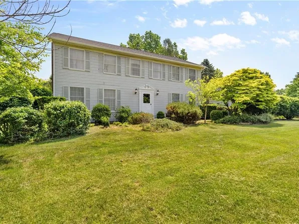 2 Hunters Pointe, Pittsford, NY 14534