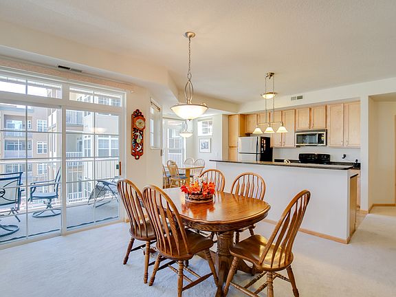 4th image of 2540 38th Ave NE Unit 305