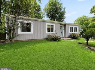 2215 Sanibel Dr, Reston, VA 20191