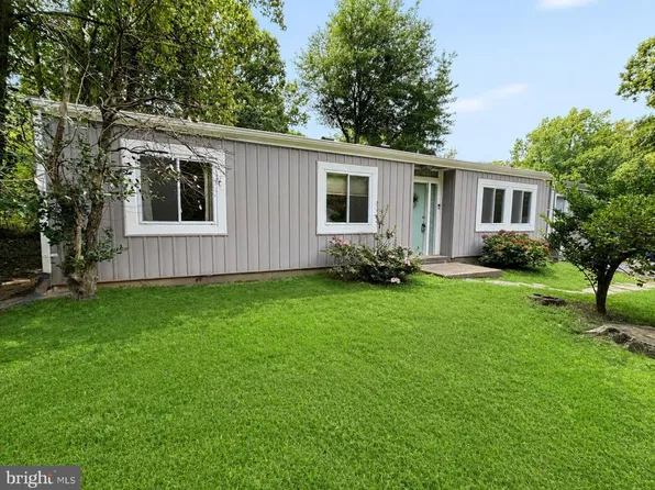 2215 Sanibel Dr, Reston, VA 20191