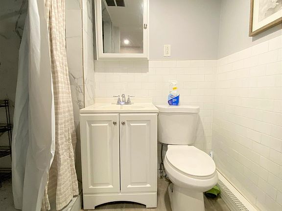 3rd image of 12 Larkspur Ln