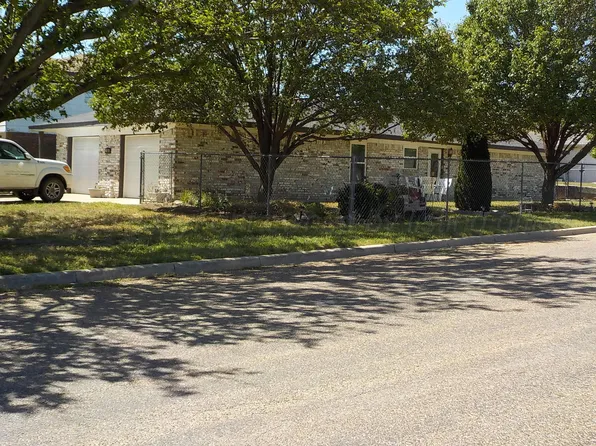 1400-1402 W Coronado Dr, Pampa, TX 79065
