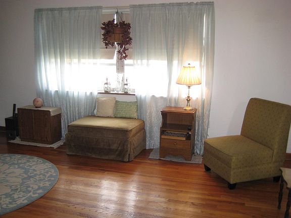 4th image of 1003 Winfield Ave