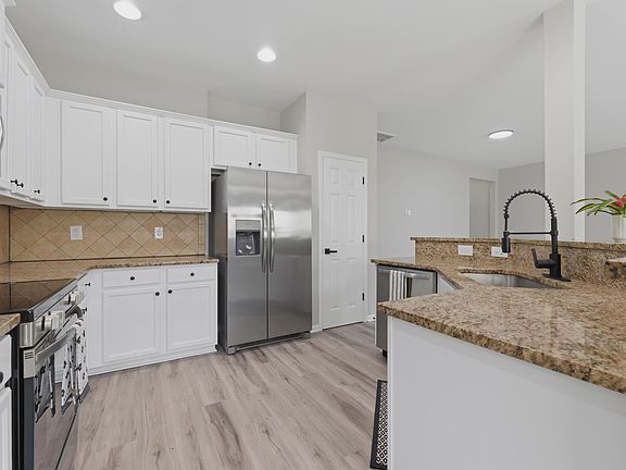 5th image of 691 Silver Moss Dr