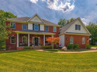 5578 Hollythorn Dr, Brecksville, OH 44141