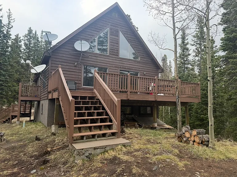 358 Peterson Dr — Photo 1