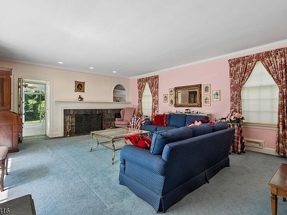 3rd image of 300 Oak Ridge Ave