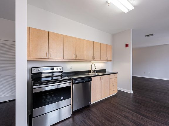 3rd image of 1041 6th Ave APT 204