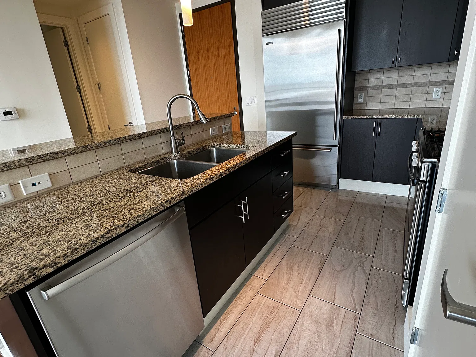 1 bed, 766 sqft, $2,350 — Photo 3