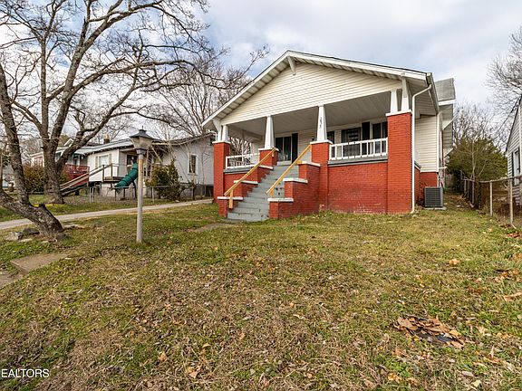 3rd image of 2823 Browning Ave