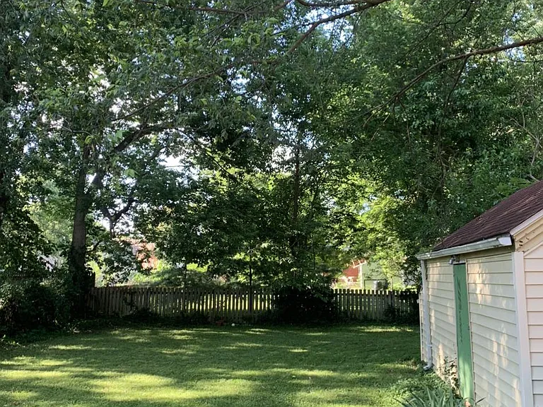 1337 E Monroe St — Photo 21