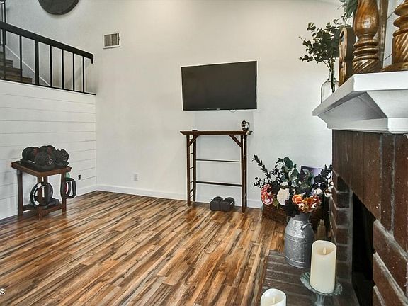 4th image of 508 Village Rd