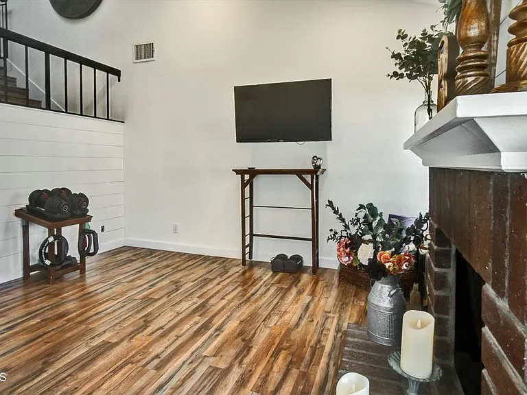 508 Village Rd — Photo 4