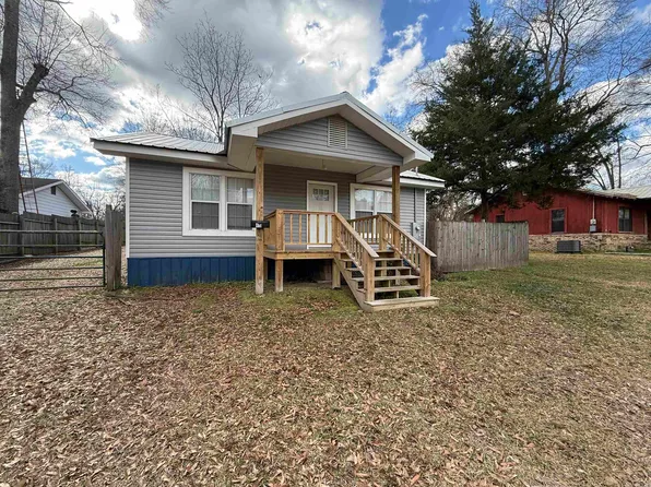 415 Hennessey St, Camden, AR 71701