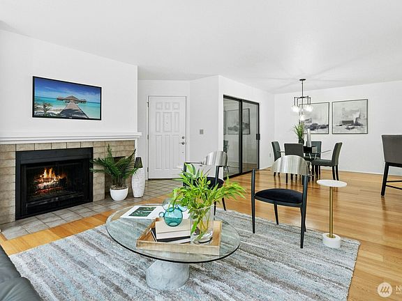 5th image of 1392 Bellevue Way NE #1