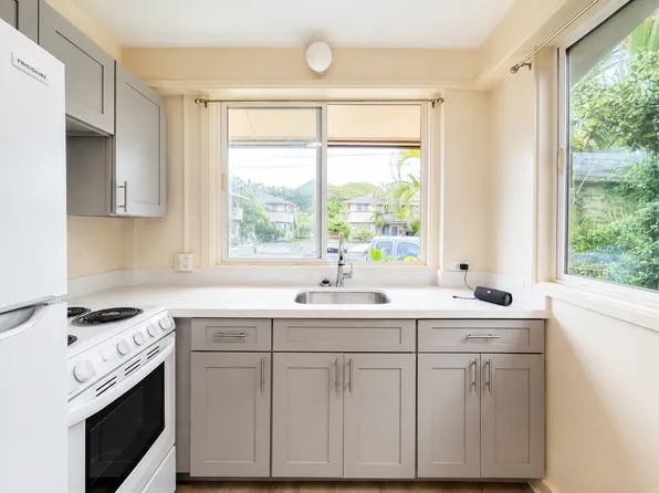 726 Kihapai Pl #A, Kailua, HI 96734