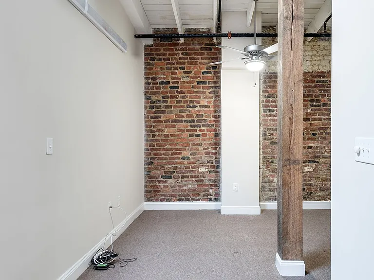 1710 E Franklin St — Photo 65