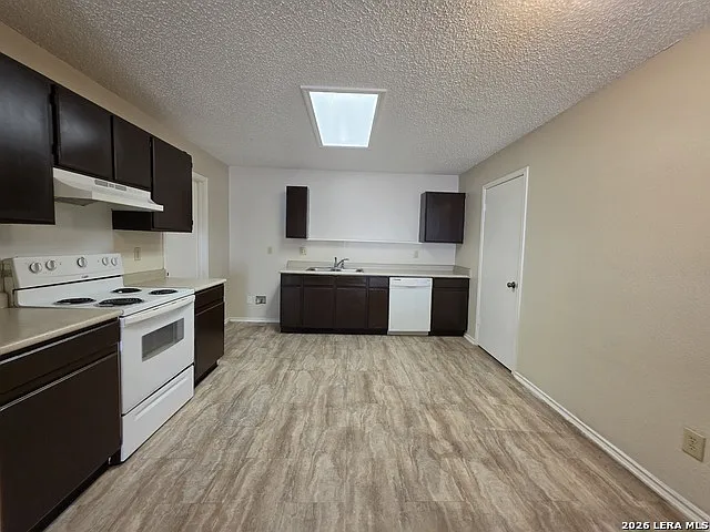 3 bed, 2.0 bath, 1496 sqft, $1,550 — Photo 4